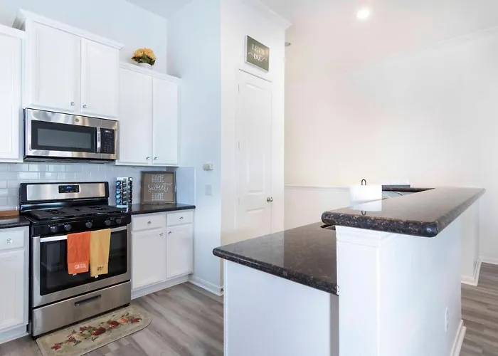 Beautiful 3-Bedroom Townhome In East Downtown Htx