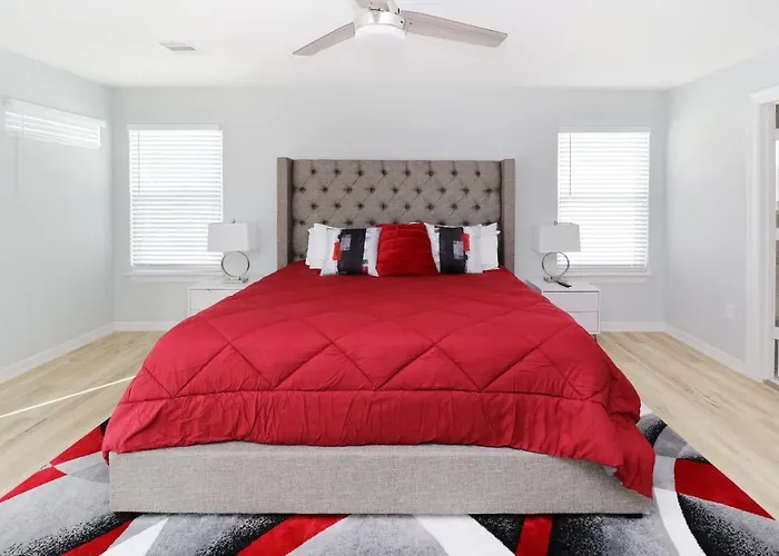 Peerless Retreat - Minutes From Downtown Houston Villa