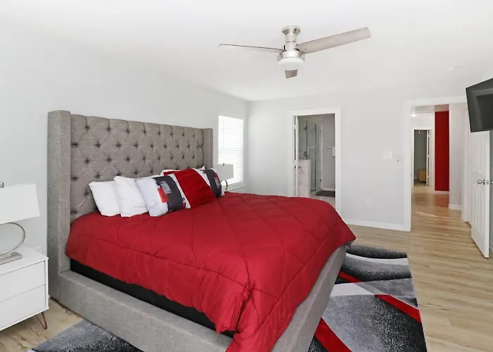 Peerless Retreat - Minutes From Downtown Houston Villa