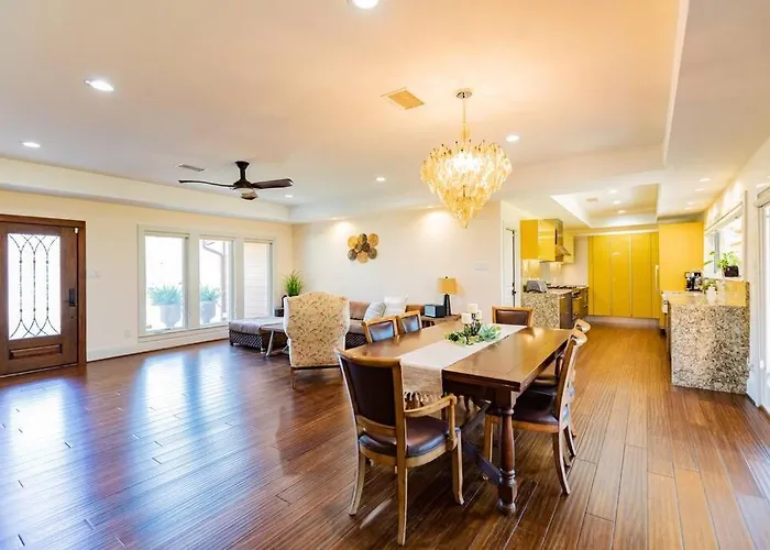 Luxurious Urban Oasis In The Galleria Uptown