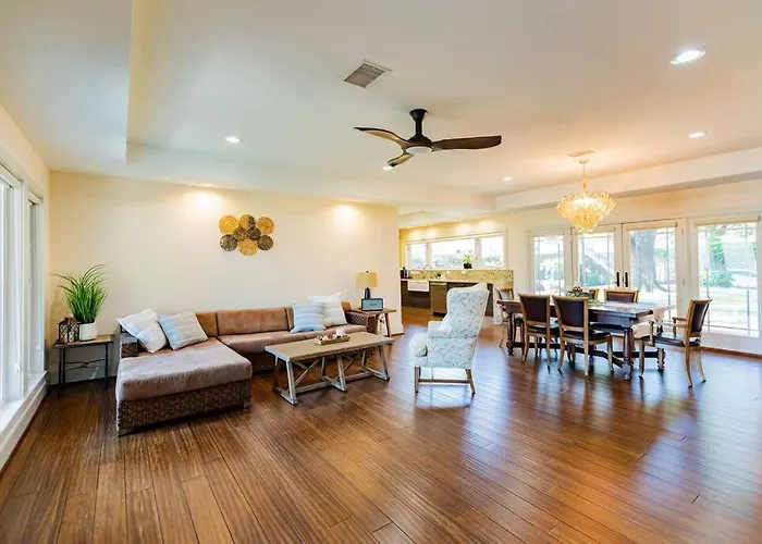 Luxurious Urban Oasis In The Galleria Uptown