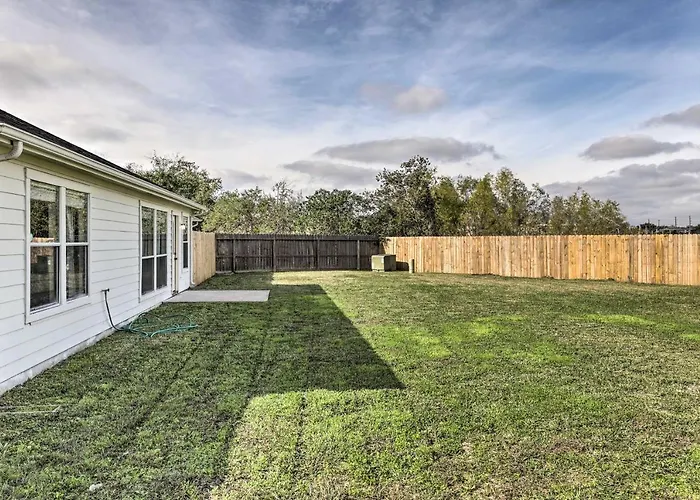 Spacious Houston Home About 22 Mi To Downtown!