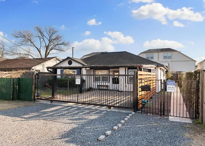 Cozy Heights House Patio And Backyard Sleeps 9