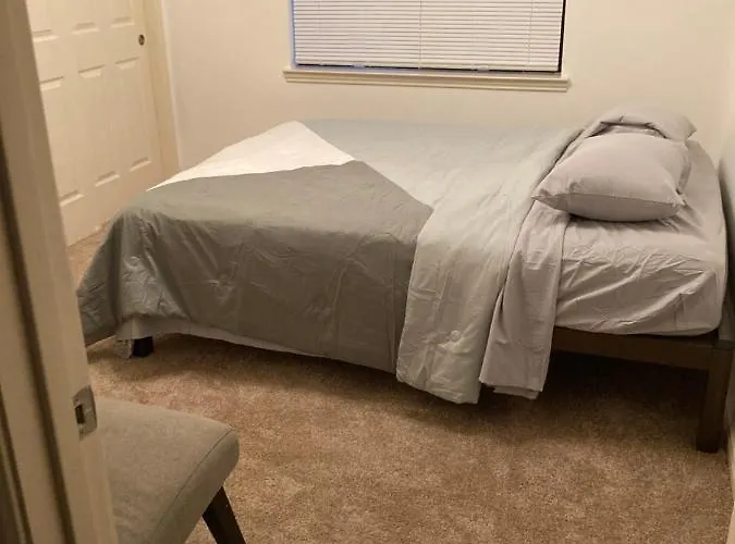 Private Room Near Downtown, Great Value Houston