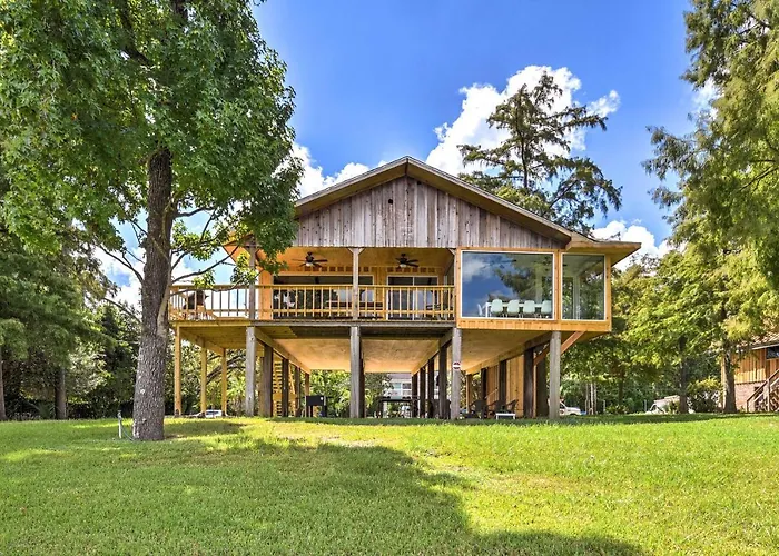 Privates Home On San Jacinto River With Hot Tub, Deck And Grill Houston