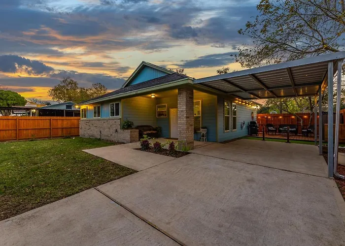 Little Blue House On Lonnie Lane