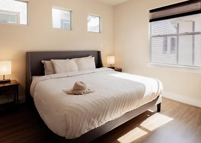 Skyline Oasis L Spacious Retreat With Proximity To Medical Center, Downtown, And Stadiums Houston