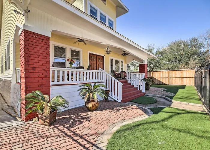 Spacious Houston Home With Deck About 2 Mi To Downtown! acceptant les animaux