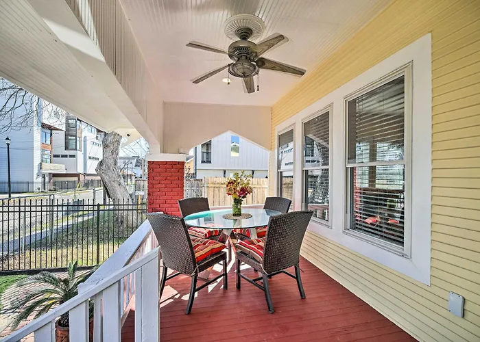 Spacious Houston Home With Deck About 2 Mi To Downtown! acceptant les animaux