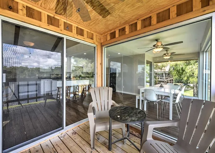Privates Home On San Jacinto River With Hot Tub, Deck And Grill Houston