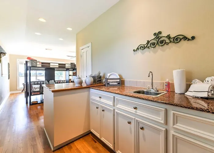Lakefront Houston House - 1 Mi To Space Center!