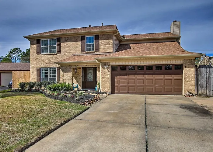 Houston Home With Private Outdoor Pool!
