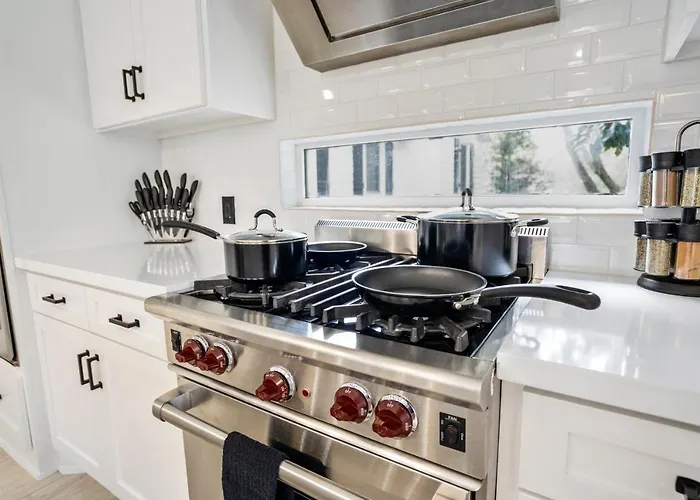 Stylish Urban Retreat In Eclectic Montrose