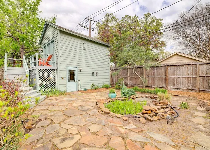 Pet-Friendly Garden Studio In Woodland Heights! Houston