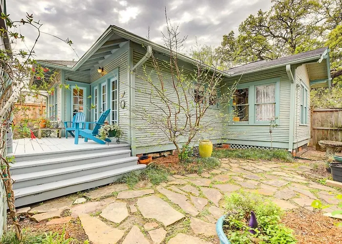 Pet-Friendly Garden Studio In Woodland Heights! Houston