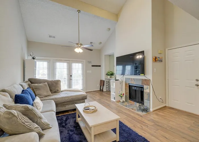 Houston Condo With Pool Access About 2 Mi Nrg Stadium!