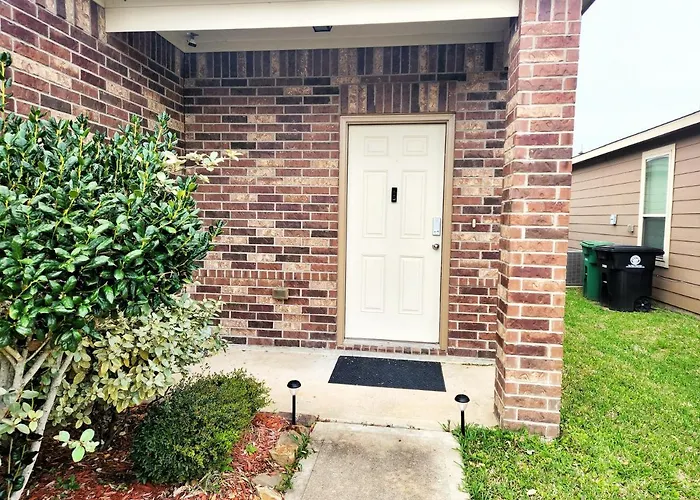 4 Bedroom Home Near Downtown Med Center Nrg Stadium Pearland Skyview Long By Ion Rentals