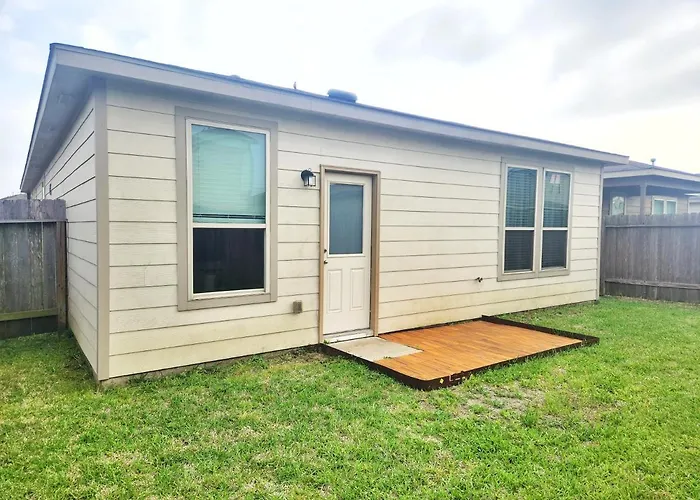 4 Bedroom Home Near Downtown Med Center Nrg Stadium Pearland Skyview Long By Ion Rentals