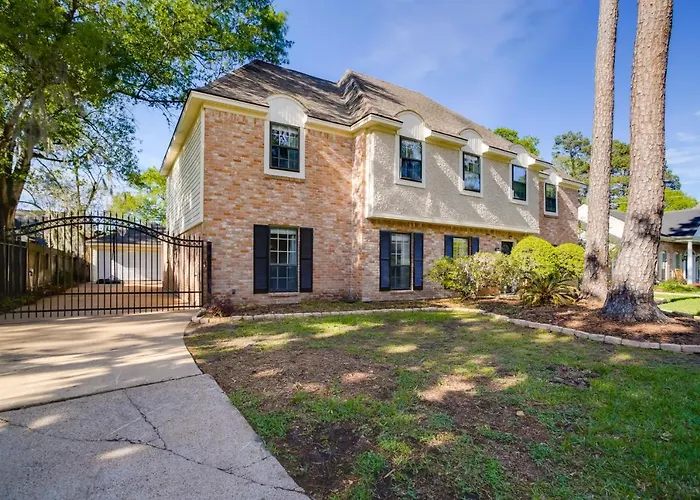 Pet friendly Roomy Houston Rental With Home Office And Private Pool
