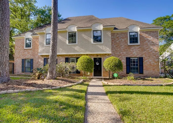 Pet friendly Roomy Houston Rental With Home Office And Private Pool