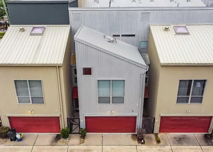 Modern Houston Townhome With Balcony 5 Mi To Dtwn!