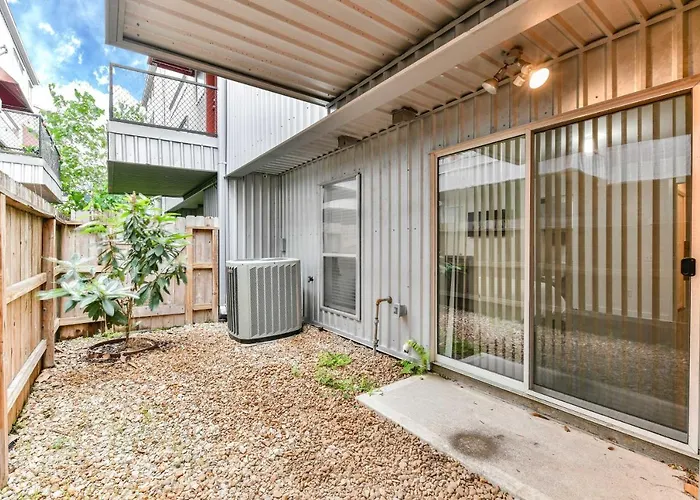 Modern Houston Townhome With Balcony 5 Mi To Dtwn!