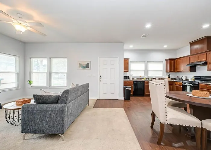 Lovely 2Bed/2Bath Houston Free Parking + Fast Internet