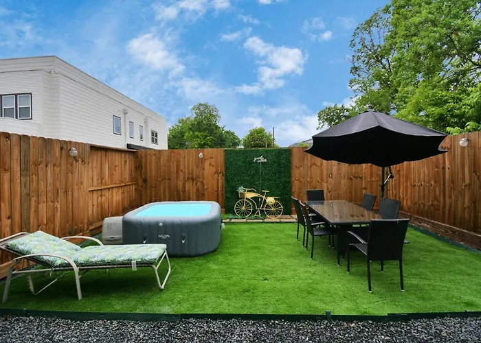 Huisdiervriedelijke Blissful Getaway Home With Hot Tub & Backyard Near Downtown Houston