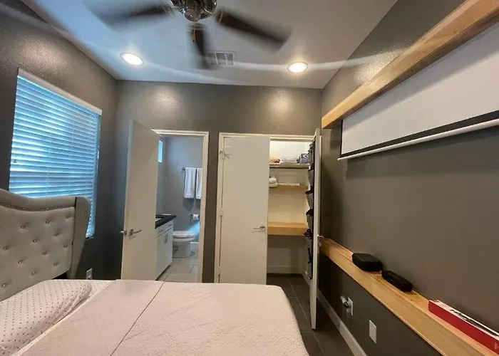 Private Hot Tub ! Relaxed Stay Within Miles To Downtown Houston! Individual Home 3 Br acceptant les animaux