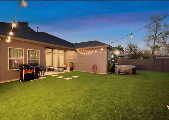 Haustierfreundliches Villa Luxe Downtown Retreat•Hot Tub • Fire Pit. Sleeps16 Houston