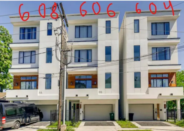 Two Identical 4 Story Homes Near Downtown With 8 Bdrms