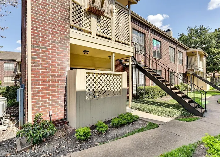 Houston Rental In Gated Community With Pool Access!