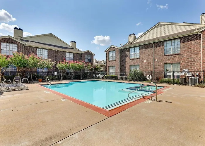 Houston Rental In Gated Community With Pool Access!