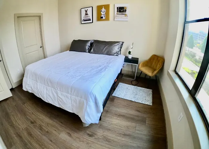 5 Mins To Med Center, Comfy King Beds, Wifi,Gym,Pool