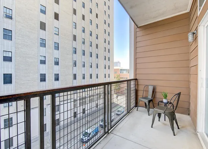 Urban Escape 1Br,Pool,Gym,Rooftop Serenity, Petsok