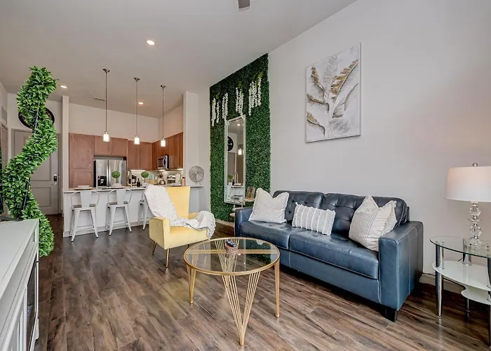 Urban Houston Oasis: Free Parking, Pool, Wifi - Sleeps 4 Apartamento