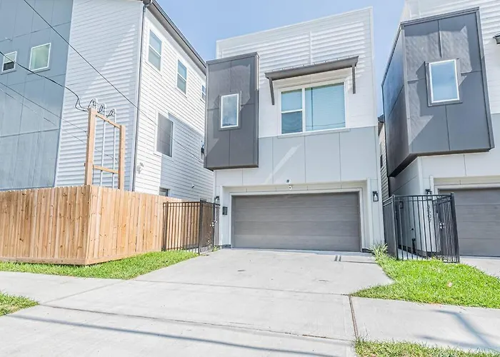Luxury Home Near Houston Downtown & Medical Center