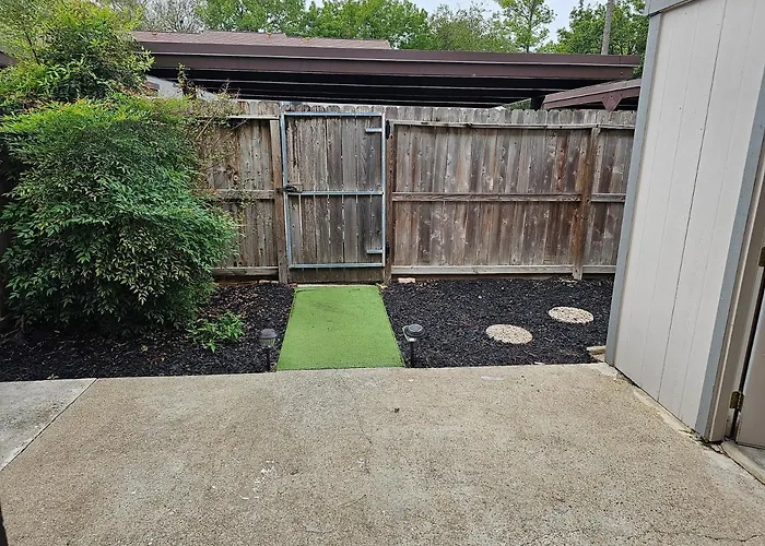 Pet friendly Lovely 3-Bedroom Condo Houston