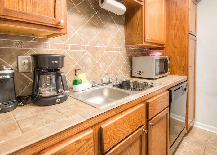 Spacious 3Br, 2Ba Condo Near Medcenter & Nrg Houston