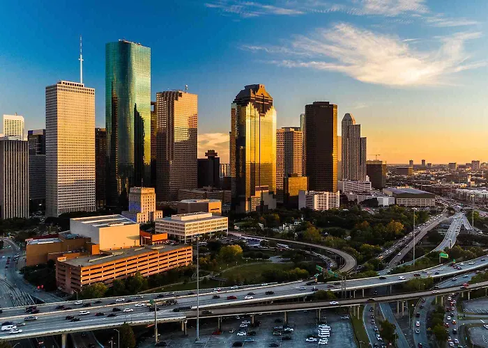 Your Warm Spacious Unit With Pool - Medical Center Houston