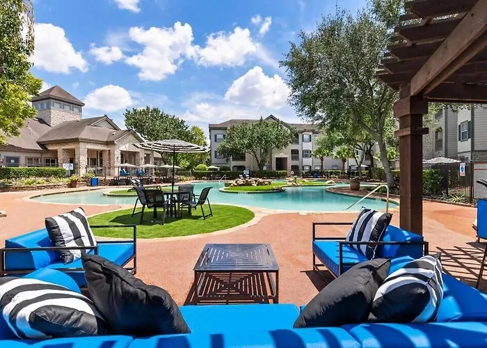 Modern Gem: 2Bd/2Ba Oasis In Shadowbriar, Houston!