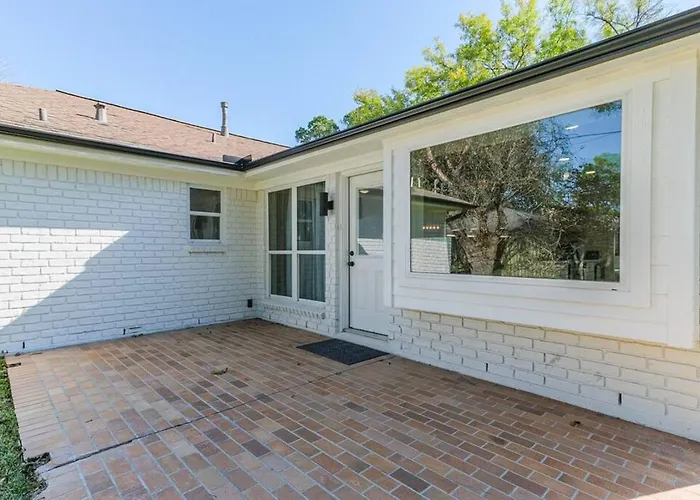Rena Home Sleeps 8 Yard King Ensuite