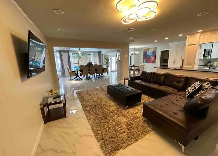 Villa Northwest Houston - Family Pool House!! - Bent Bough