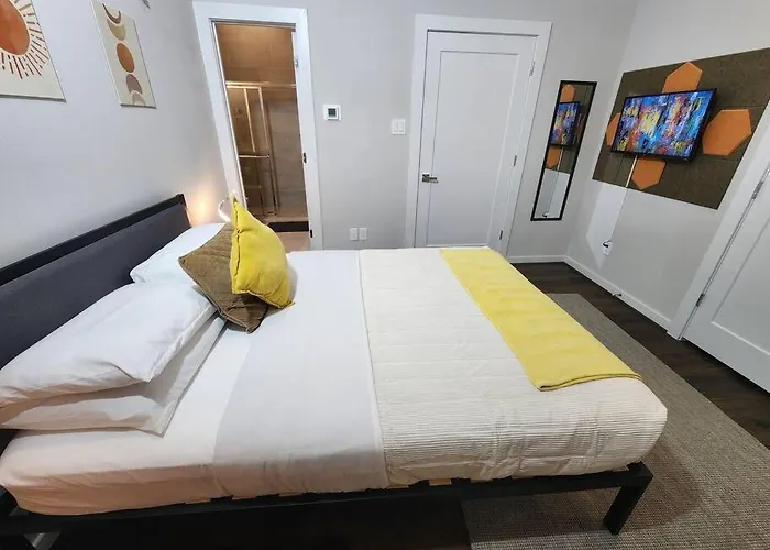 Galleria Premium 3 Story Home Sleeps 8