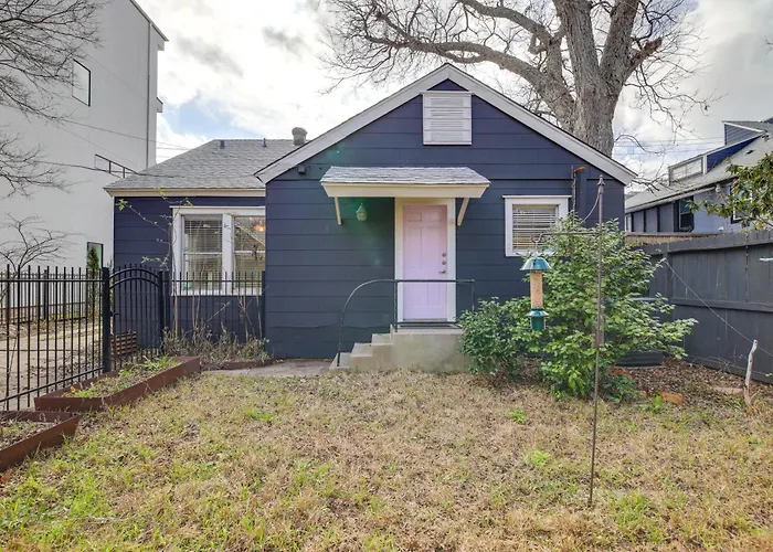 Charming Historic Houston Home With Yard!