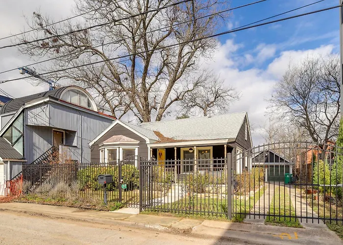 Charming Historic Houston Home With Yard!