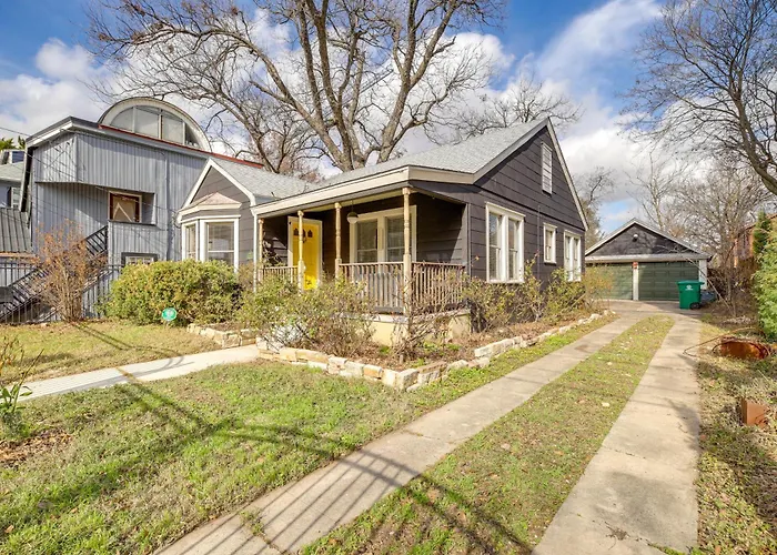 Charming Historic Houston Home With Yard!