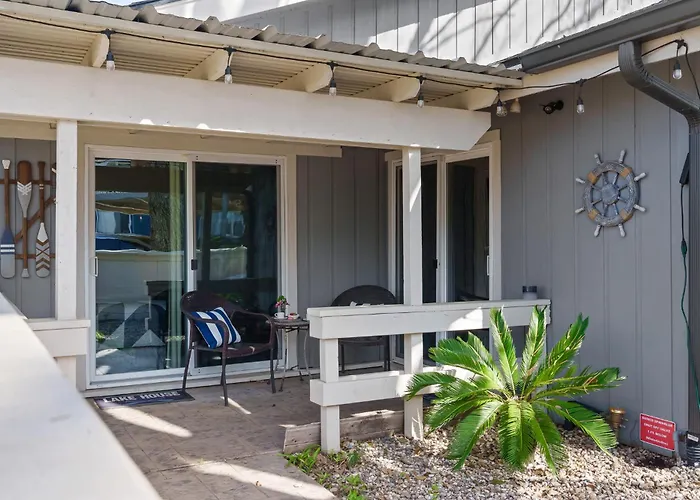 Conroe Lakefront Cottage