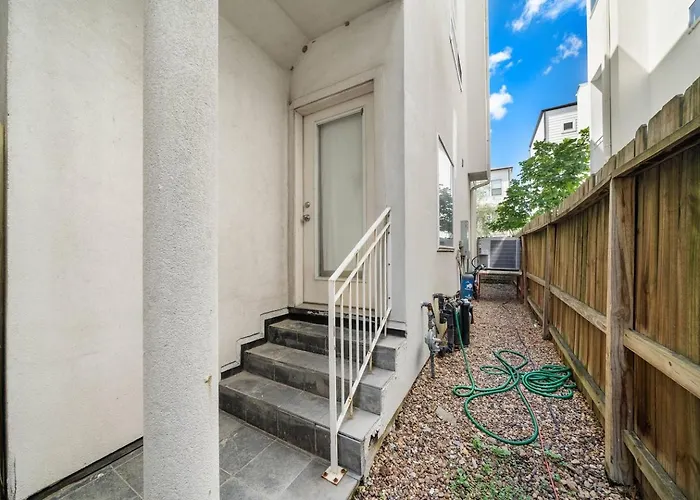 Modern Home Near Heights, Dt Washington Games Houston