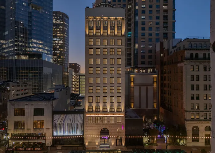 Moxy Houston Downtown Hotel